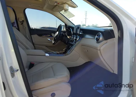 2017 Mercedes-Benz Glc 300 z USA, uszkodzony, nr VIN WDC0G4JB5HF135089